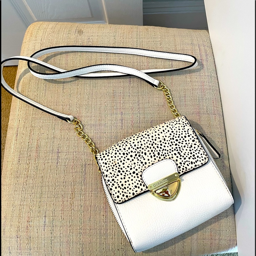 White crossbody purse by Gianni Bini